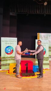 sharifbhai-presenting-award-at-event-in-2024